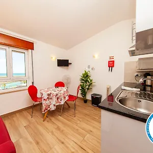 Apartment A38 - Rising Sun Top-floor Flat, Lagos